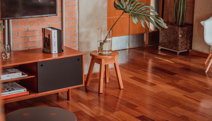 Anda Menyukai Lantai Berkilau? Kenali Laminate High Gloss
