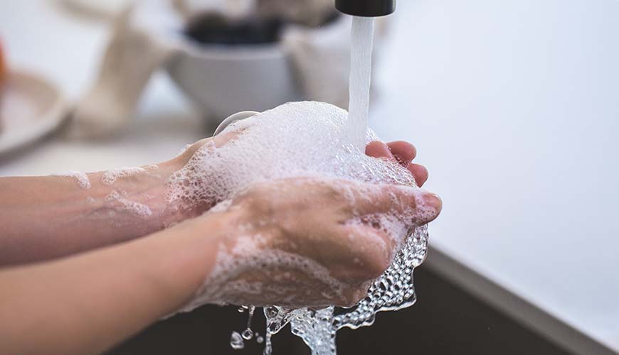 Cara Membersihkan Lantai Kayu Dengan Bahan Alami