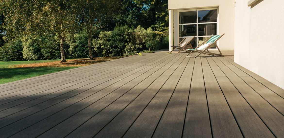 Perbandingan Antara Kayu Asli dan WPC Decking